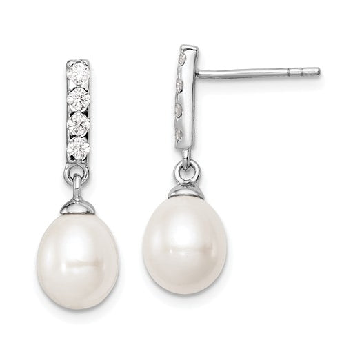 Diamond Essence Designer Earring with round brilliant melee and 8-9 mm fresh water Cultured Pearl. Perfect for all occasions, 1,5 Cts. T.W. in Platinum Plated Sterling Silver.