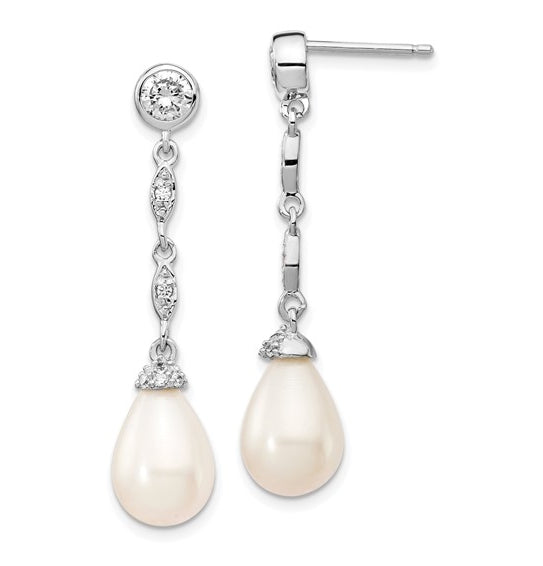 Diamond Essence Designer Earring with round brilliant melee and 8mm Pearl. Perfect for all occasions, 1.40 cts. t.w. in Platinum Plated Sterling Silver.