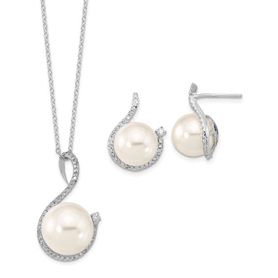 Diamond Essence Pearl Set with Round Brilliant Melee, 1 Cts.t.w. set in Platinum Plated Sterling Silver.