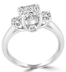 round-cut Diamond with 2 secret stones in sterling silver ring