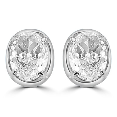 Oval studs diamond earring in white gold