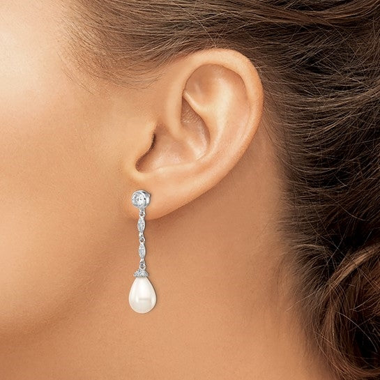 Diamond Essence Designer Earring with round brilliant melee and 8mm Pearl. Perfect for all occasions, 1.40 cts. t.w. in Platinum Plated Sterling Silver.
