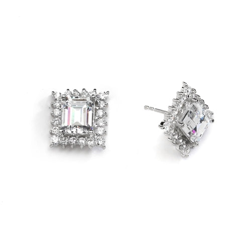Classic 2.0 Ct. Emerald Surrounded by a melee of 0.1 ct. and 0.15 ct. round brilliant at the edge. 6.0 Cts. T.W. set in 14K Solid White Gold.